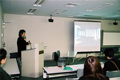 �������4