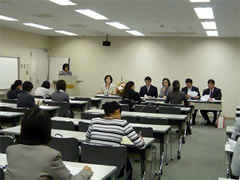 �������E��u��