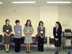 �������E��u��